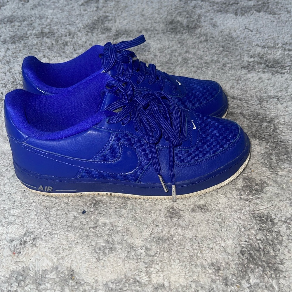 Air Force 1 LV8 GS size 7 boys